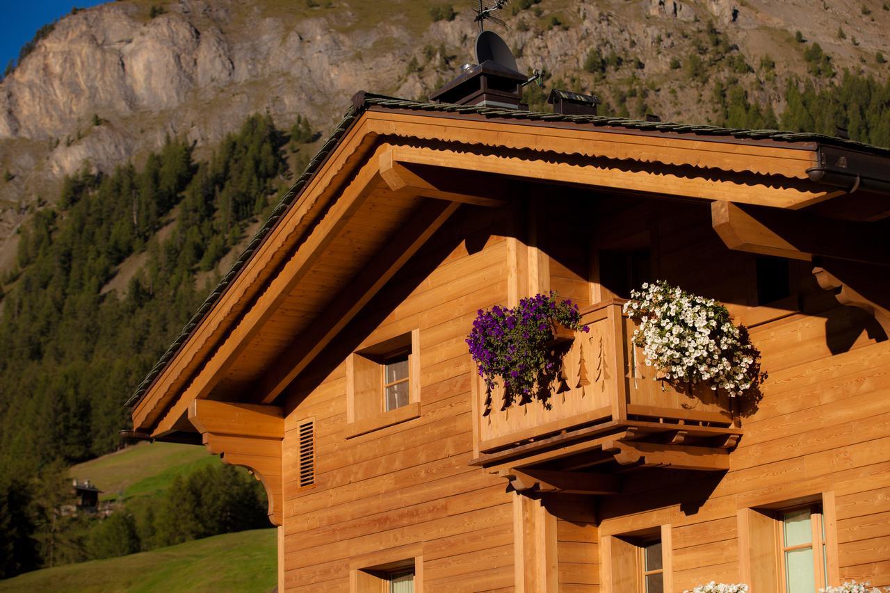 Les Fleurs Bleues Aparthotel Livigno Exterior foto